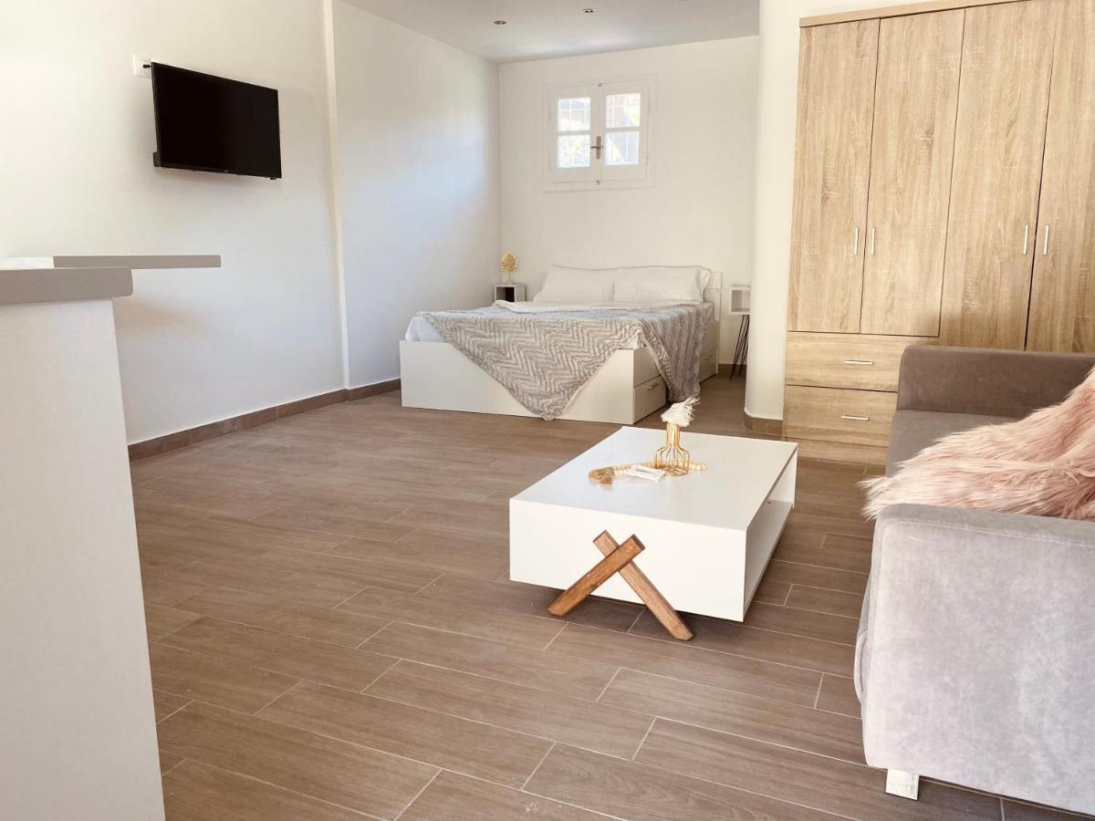 Louvros Luxury Suites 다시아 외부 사진