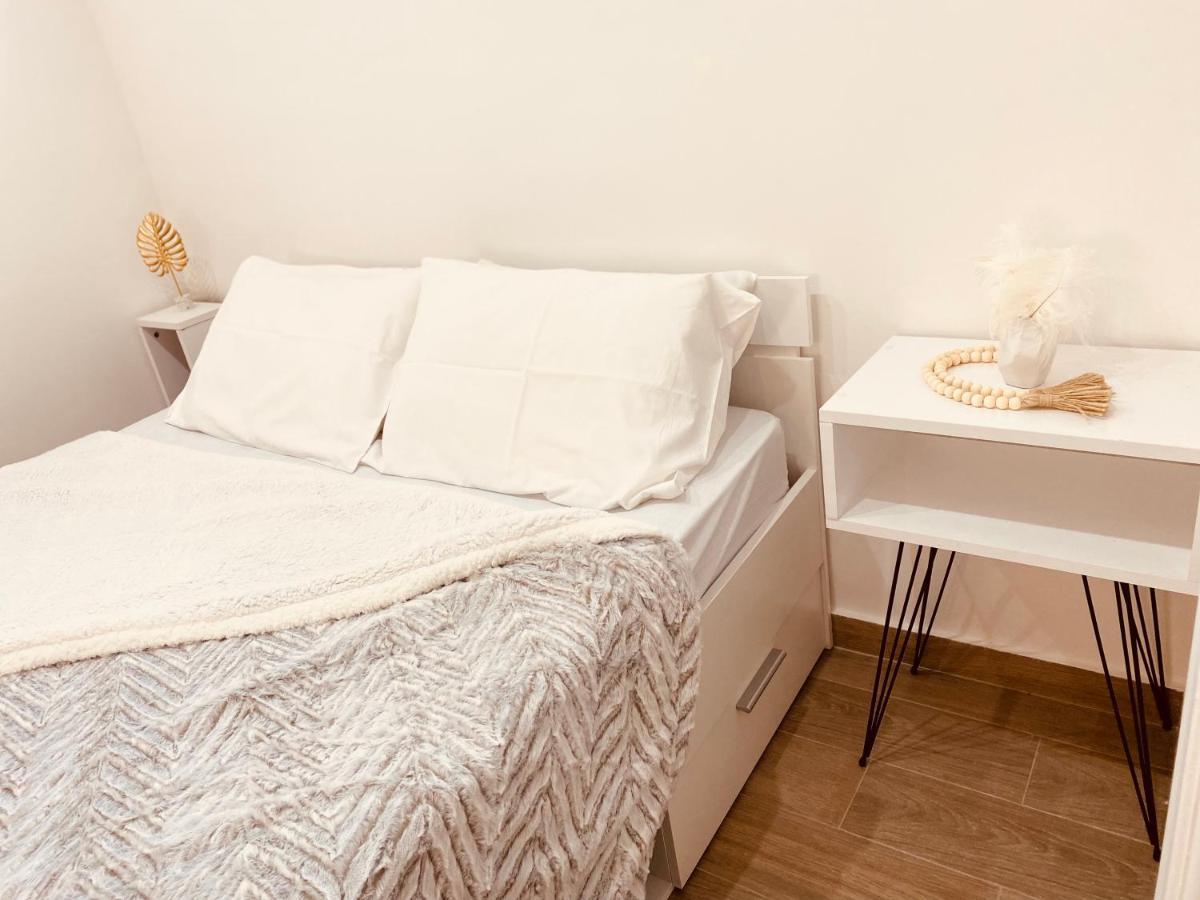 Louvros Luxury Suites 다시아 외부 사진
