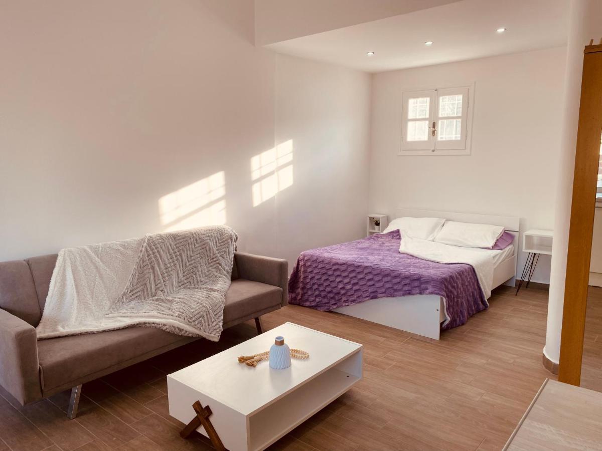 Louvros Luxury Suites 다시아 외부 사진