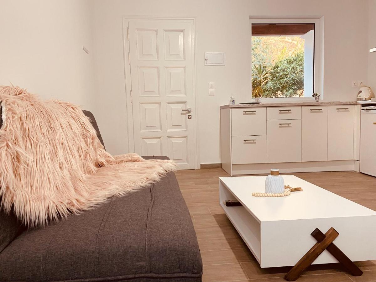 Louvros Luxury Suites 다시아 외부 사진
