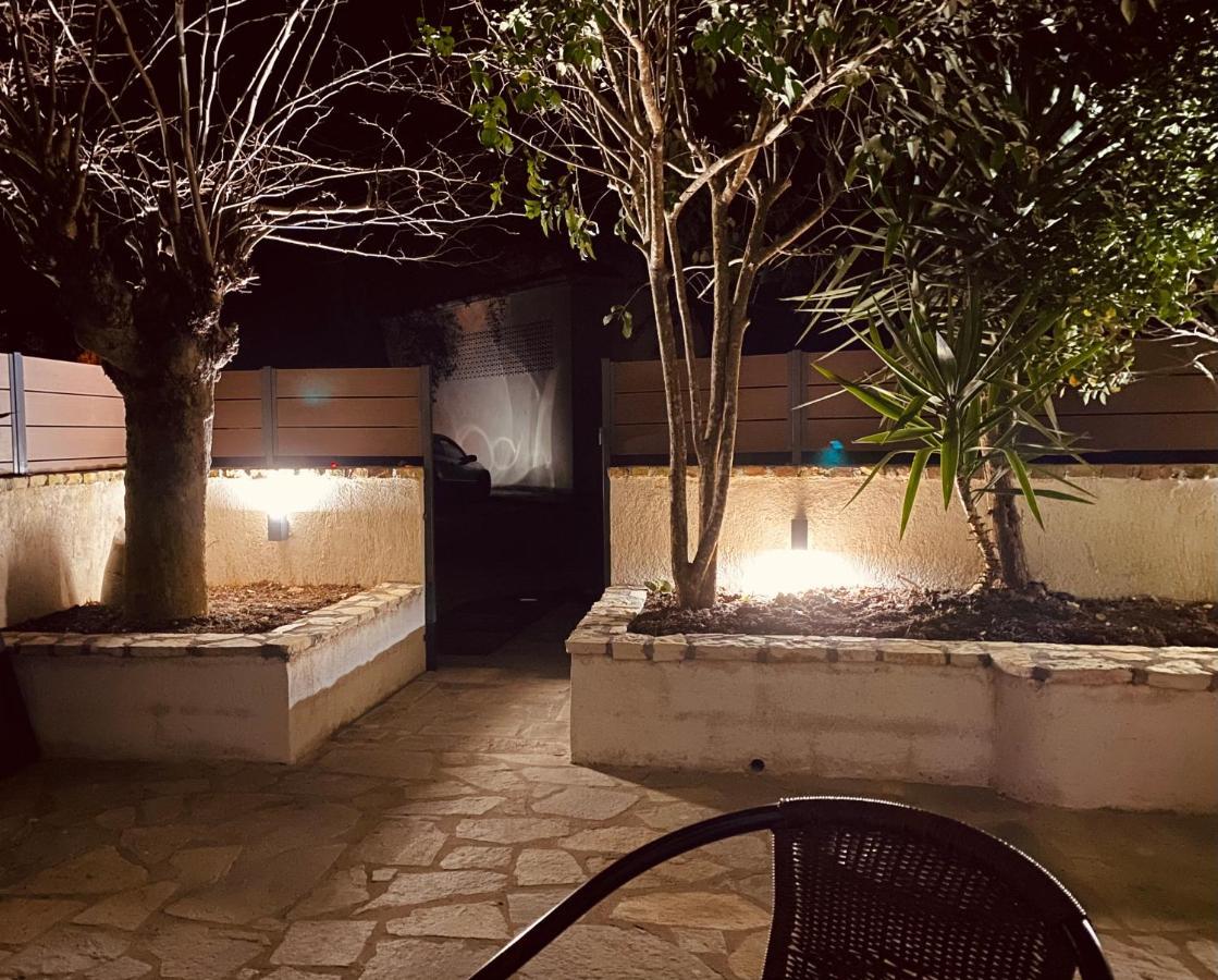 Louvros Luxury Suites 다시아 외부 사진